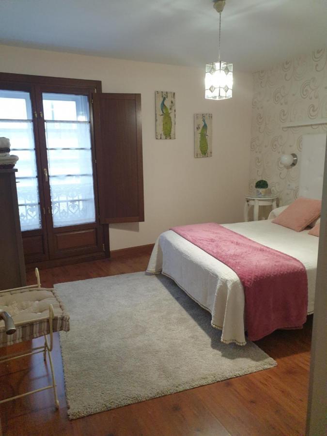 Apartamento Cine Colon Ribadeo Extérieur photo