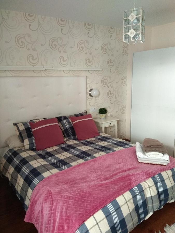 Apartamento Cine Colon Ribadeo Extérieur photo